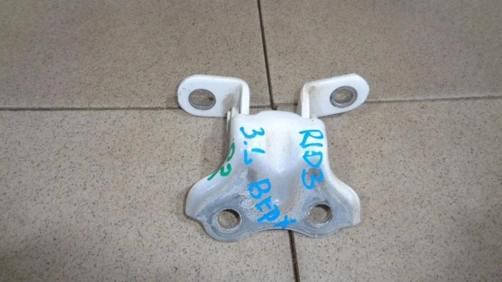 Петля двери задней левой верхняя Kia RIO 3 UB, QB