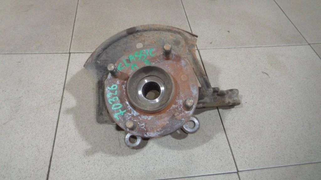 Кулак поворотный передний правый Nissan Almera Classic 2007 B10