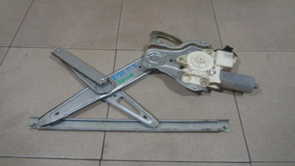 Стеклоподъемник передний правый Toyota Corolla E120