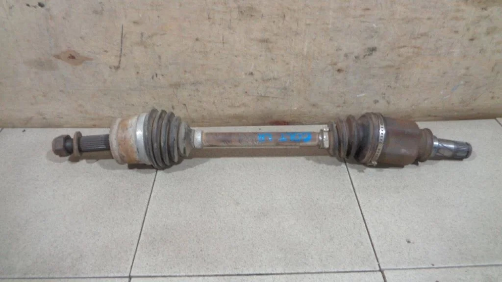 Полуось передняя левая Mitsubishi Colt Z3