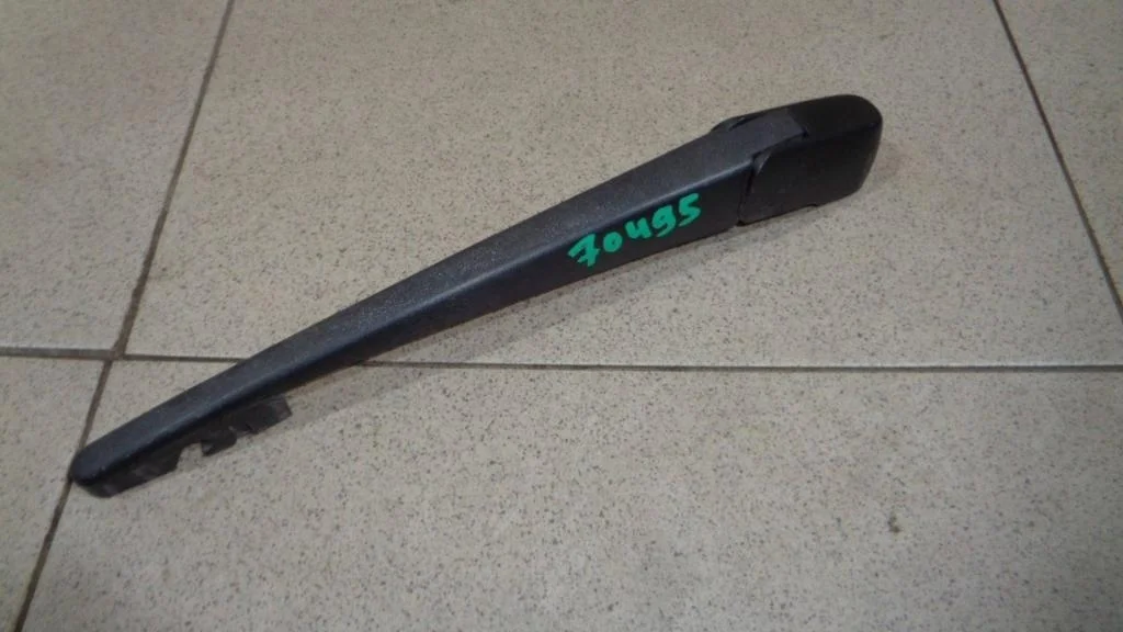 Поводок стеклоочистителя заднего Suzuki SX4 2013