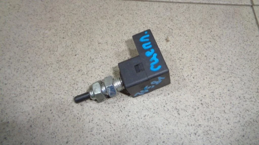 Датчик педали сцепления Kia RIO 3 UB, QB