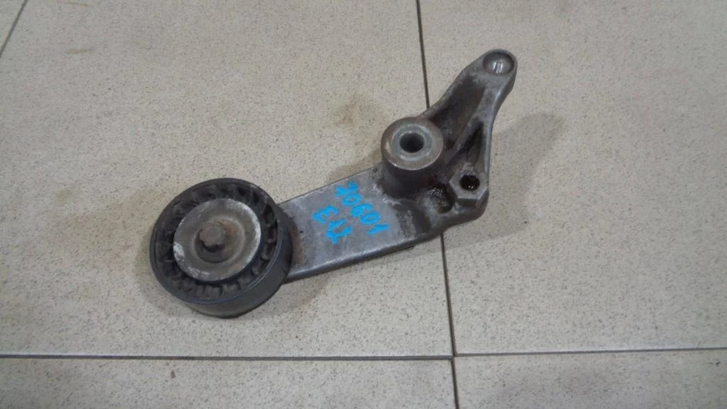 Натяжитель ремня Toyota Corolla E120