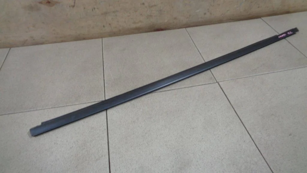 Накладка стекла переднего левого Chevrolet Lacetti J200