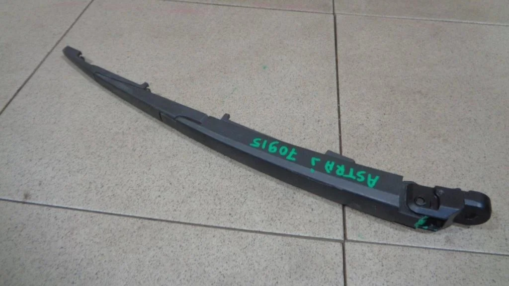 Поводок стеклоочистителя заднего Opel Astra J