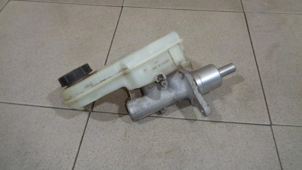 Цилиндр тормозной главный Mitsubishi Colt 2007 Z3