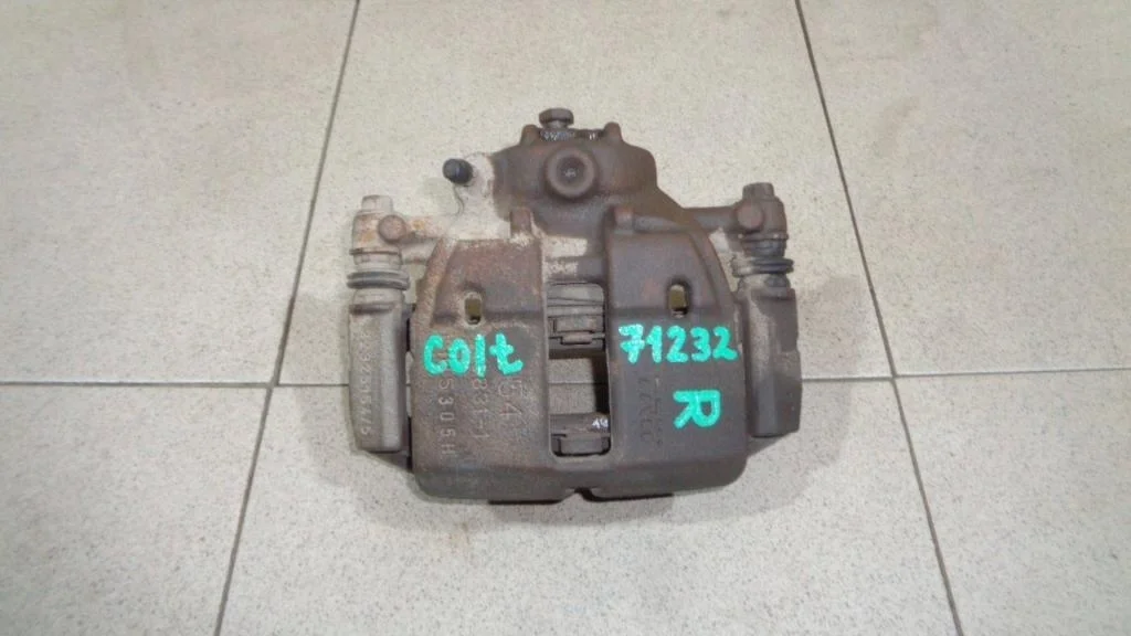 Суппорт передний правый Mitsubishi Colt 2007 Z3