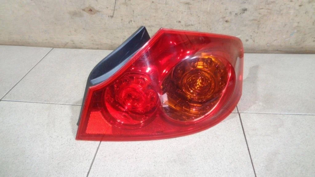 Фонарь задний наружный правый Infiniti G37 2009 V36