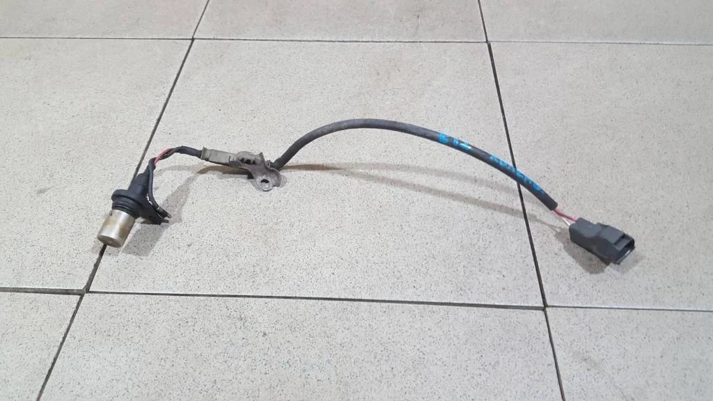 Датчик положения коленвала Toyota Corolla E120