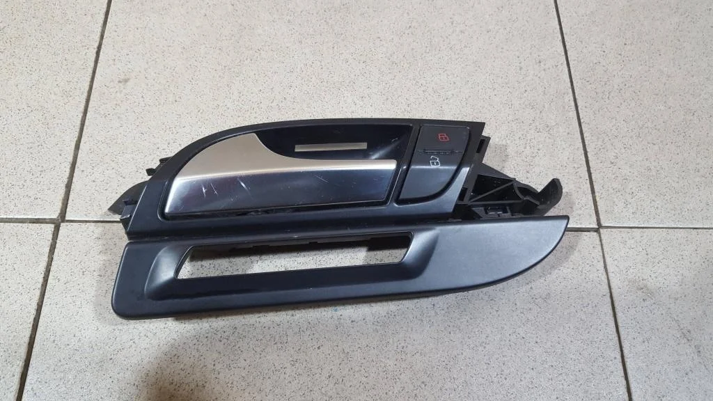 Ручка двери внутренняя левая Audi Q7 2008 4L