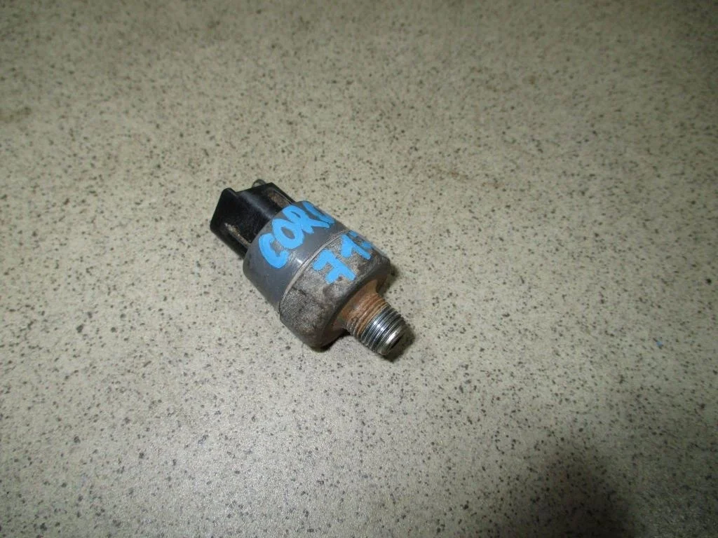 Датчик давления масла Toyota Corolla E120