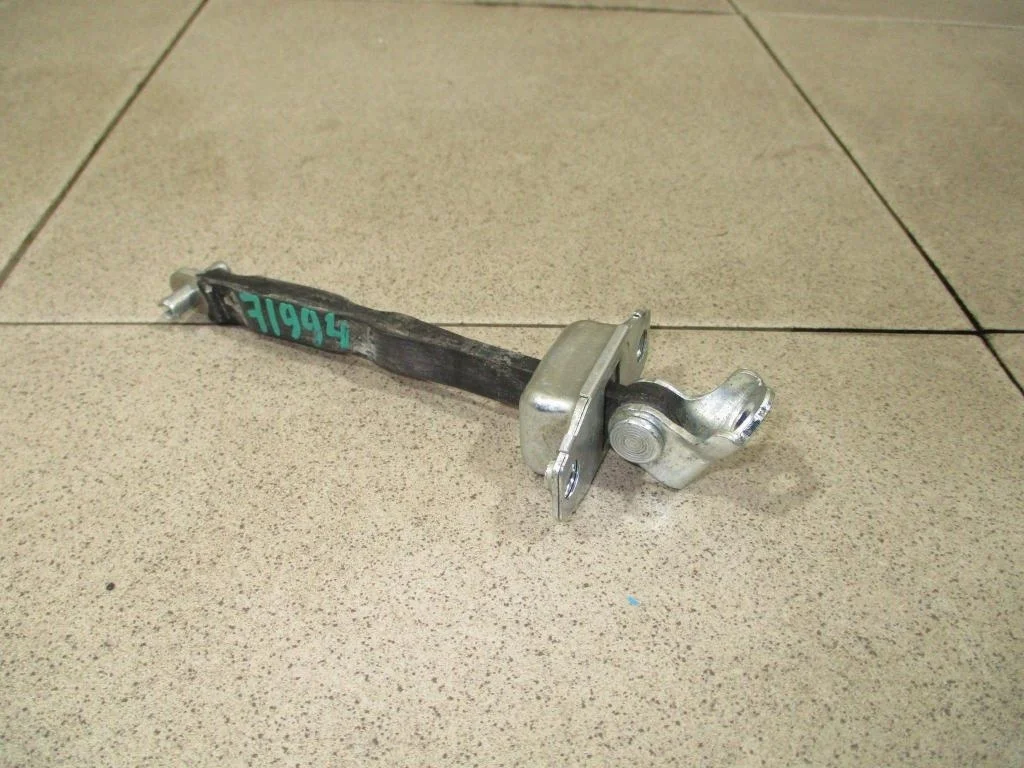 Ограничитель двери Suzuki SX4 2013