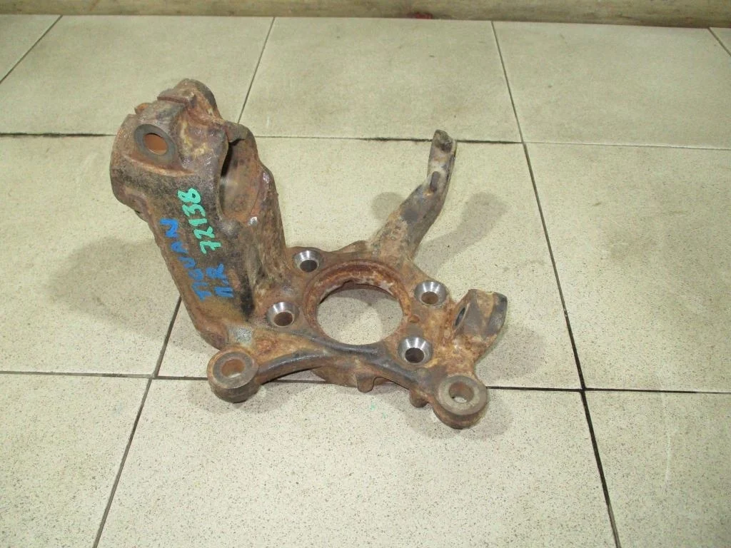 Кулак поворотный передний правый Volkswagen Tiguan 1 NF