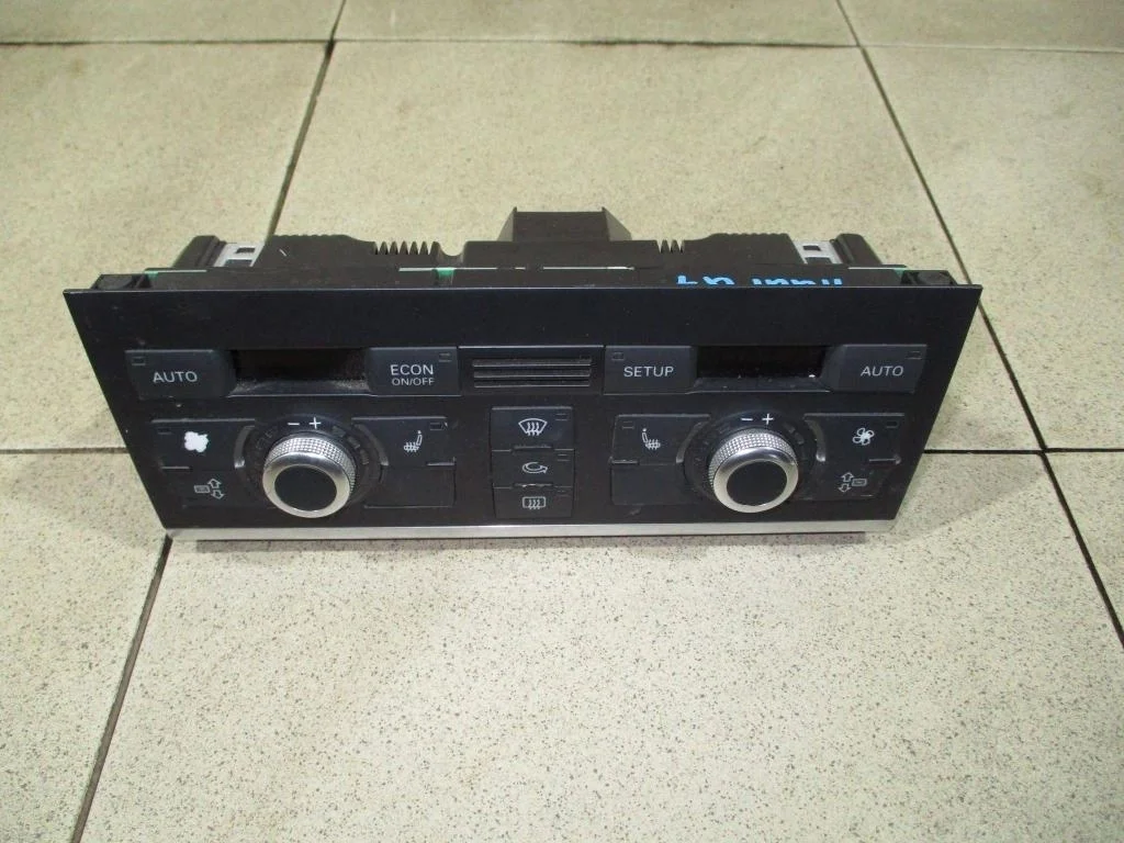 Блок управления климатической установкой Audi Q7 2008 4L