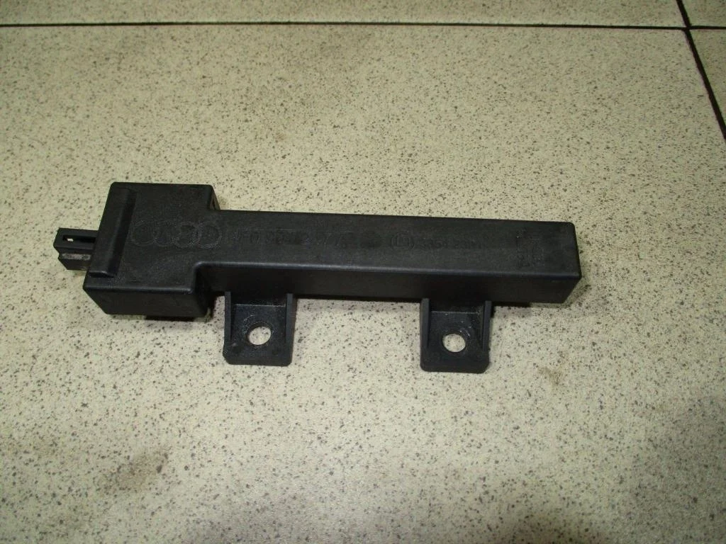 Антенна Audi Q7 2008 4L