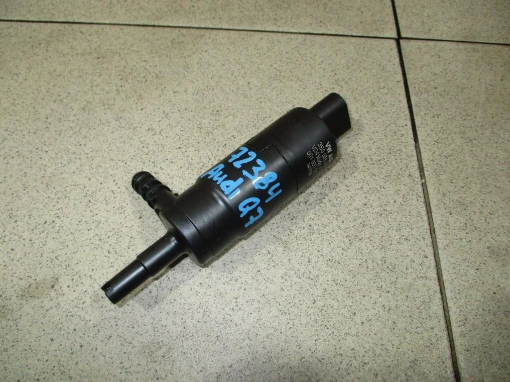 Насос омывателя фар Audi Q7 2008 4L