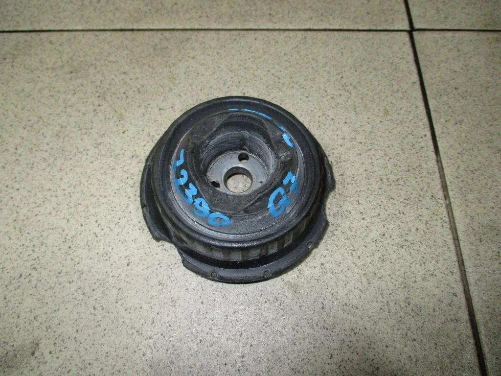 Опора переднего амортизатора Audi Q7 2008 4L