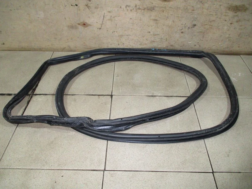 Уплотнитель двери Audi Q7 2008 4L