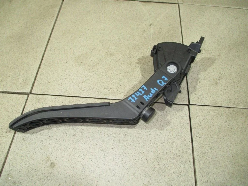 Педаль газа Audi Q7 2008 4L