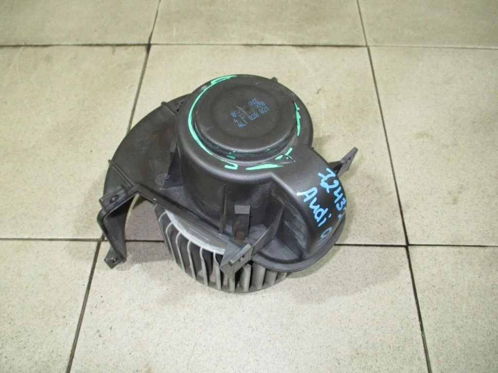 Моторчик печки Audi Q7 2008 4L