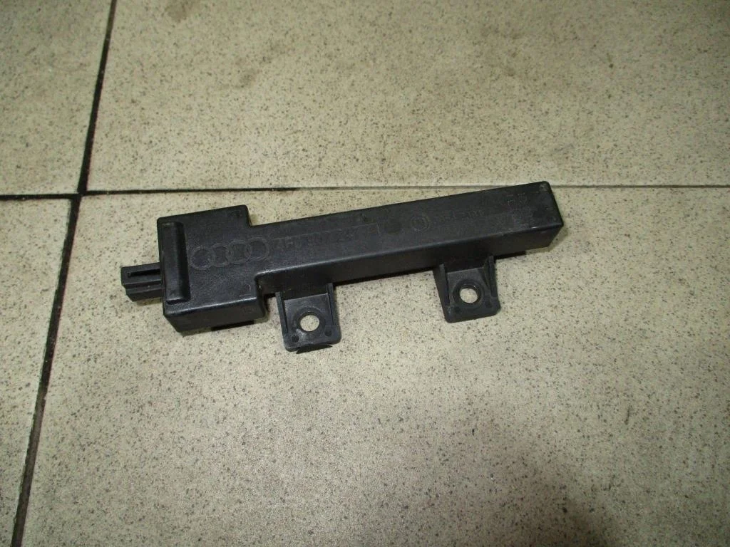 Антенна Audi Q7 2008 4L