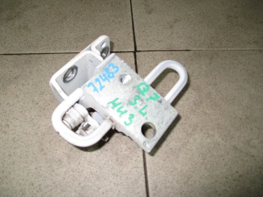 Петля двери задней левой нижняя Audi Q7 2008 4L