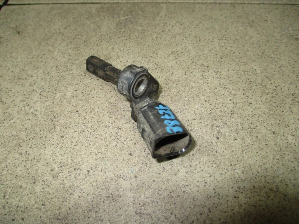 Датчик abs задний правый Volkswagen Jetta 2013 A6