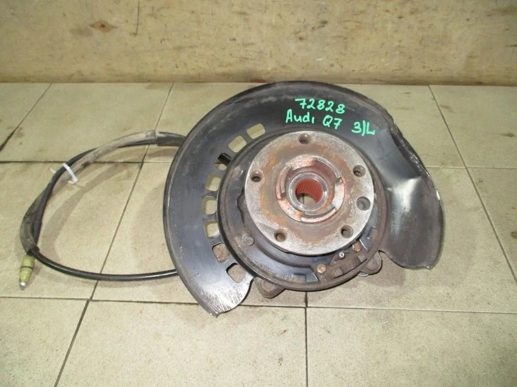 Кулак поворотный задний левый Audi Q7 2008 4L