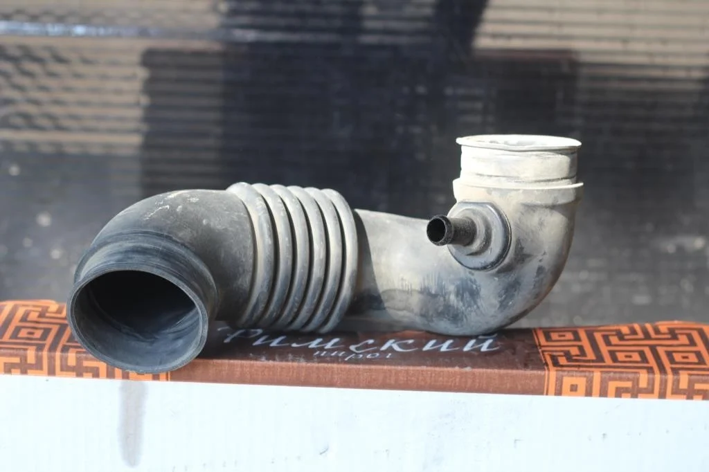 Б.у. патрубок воздушного фильтра MITSUBISHI LANCER CY1A MITSUBISHI LANCER CY1A