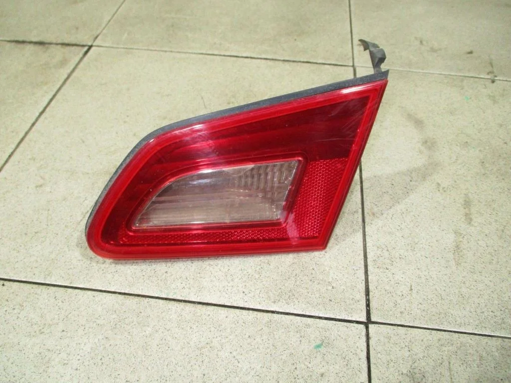 Фонарь задний внутренний правый Infiniti G37 2009 V36