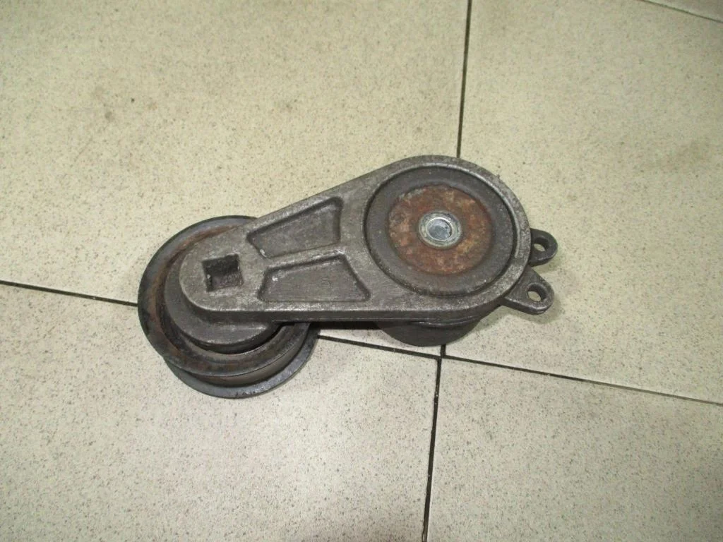 Ролик ремня с кронштейном Infiniti G37 2009 V36
