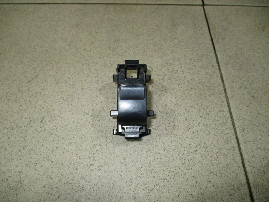 Кнопка стеклоподъемника Toyota RAV4 A30