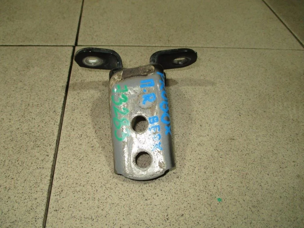 Петля двери передней правой верхняя Toyota Probox XP160, XP50