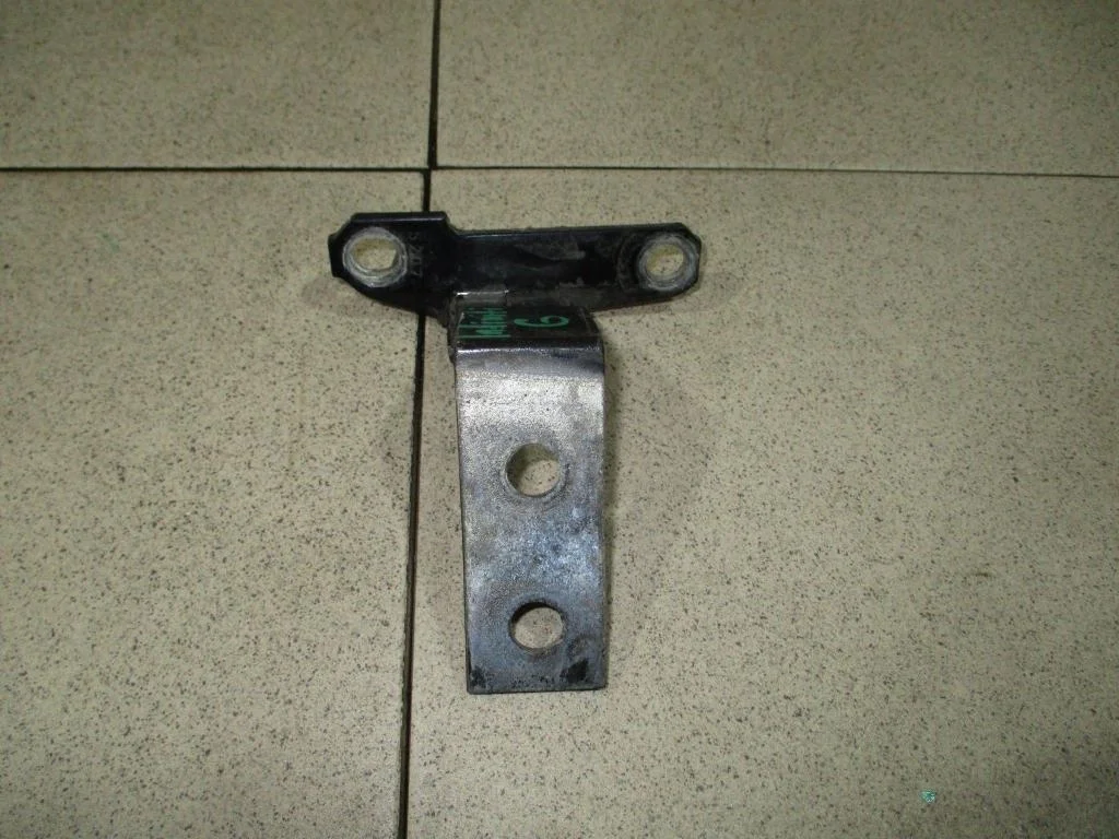 Петля двери задней правой нижняя Infiniti G37 2009 V36