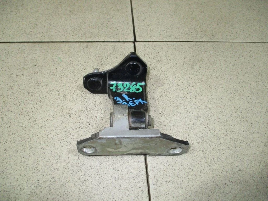 Петля двери задней правой верхняя Infiniti G37 2009 V36