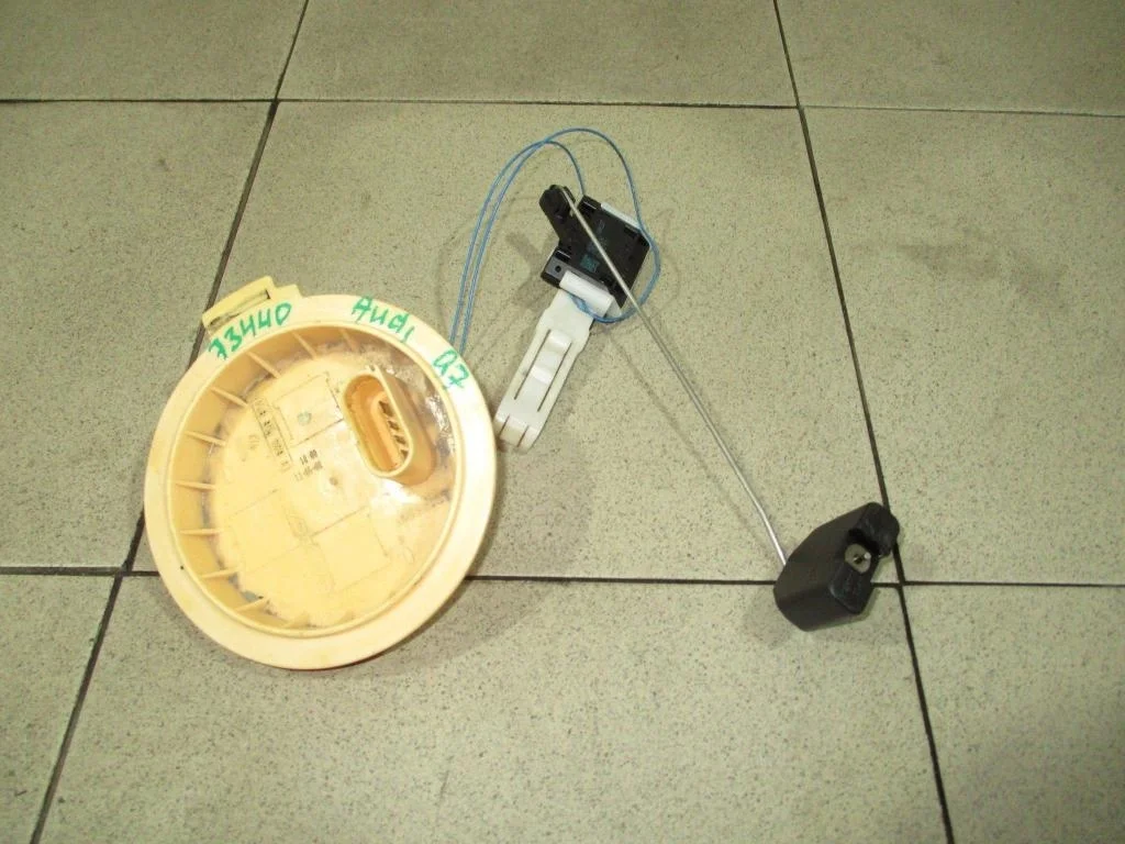 Датчик уровня топлива Audi Q7 2008 4L