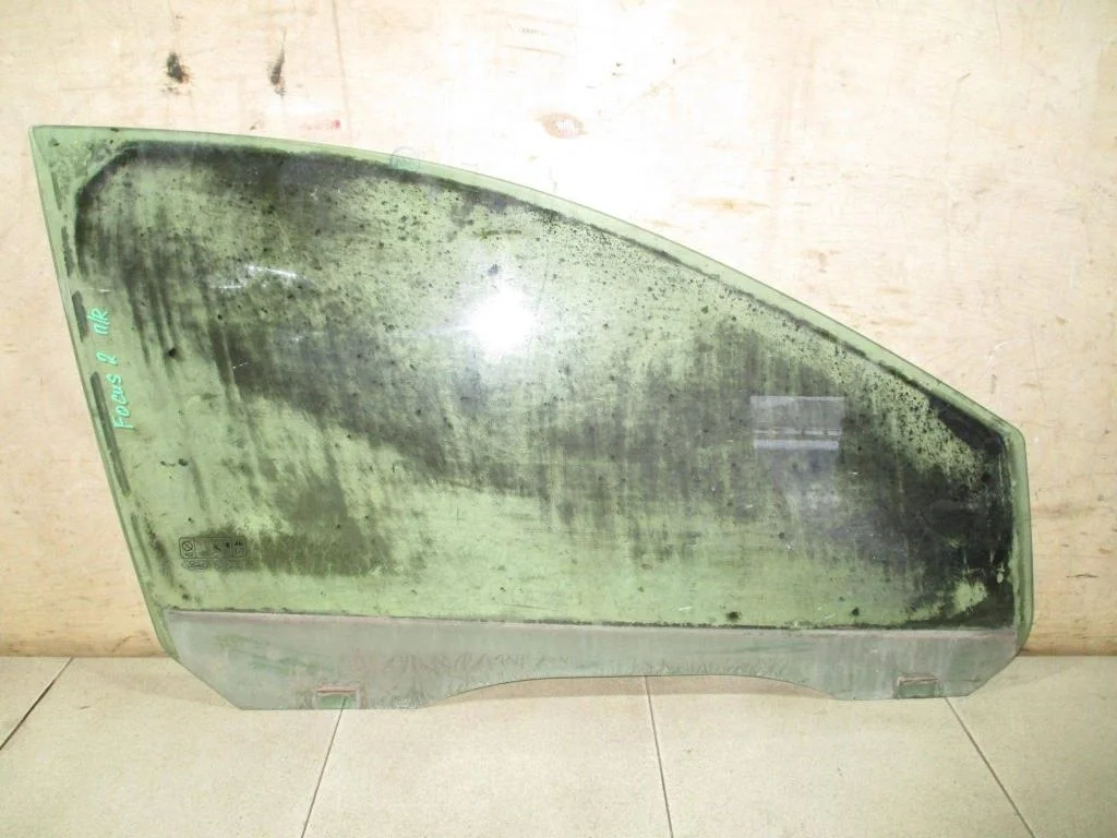 Стекло двери передней правой Ford Focus 2