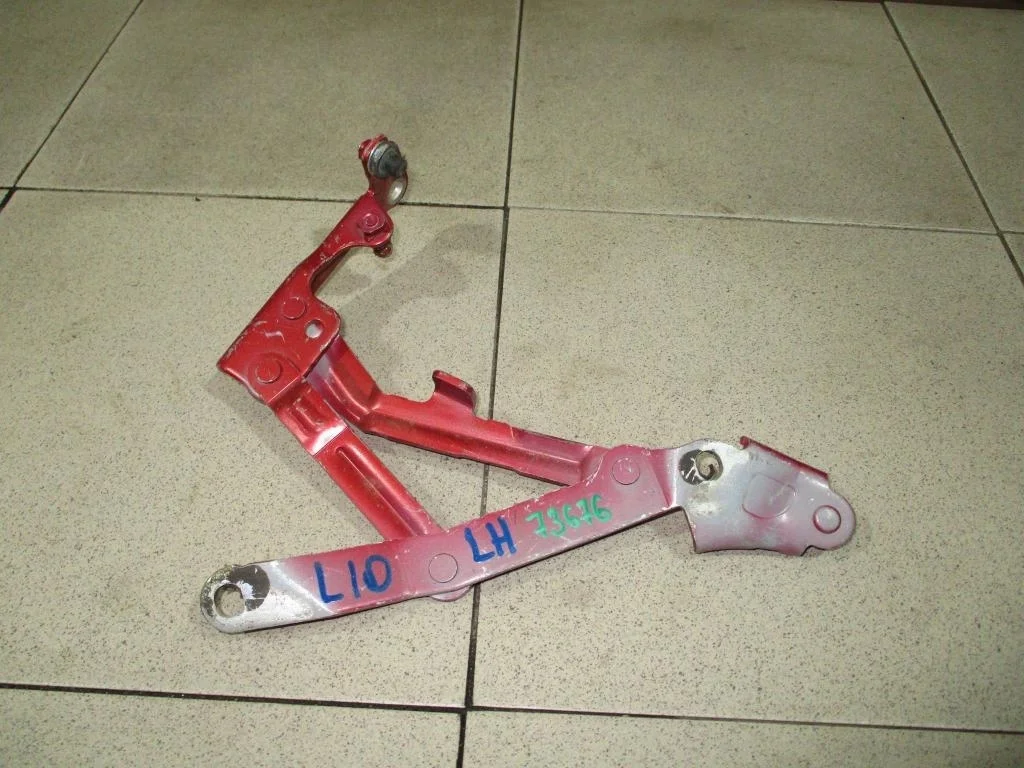 Петля крышки багажника Mitsubishi Lancer 10 CY