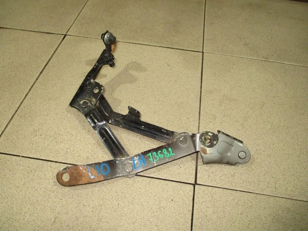 Петля крышки багажника Mitsubishi Lancer 10 CY