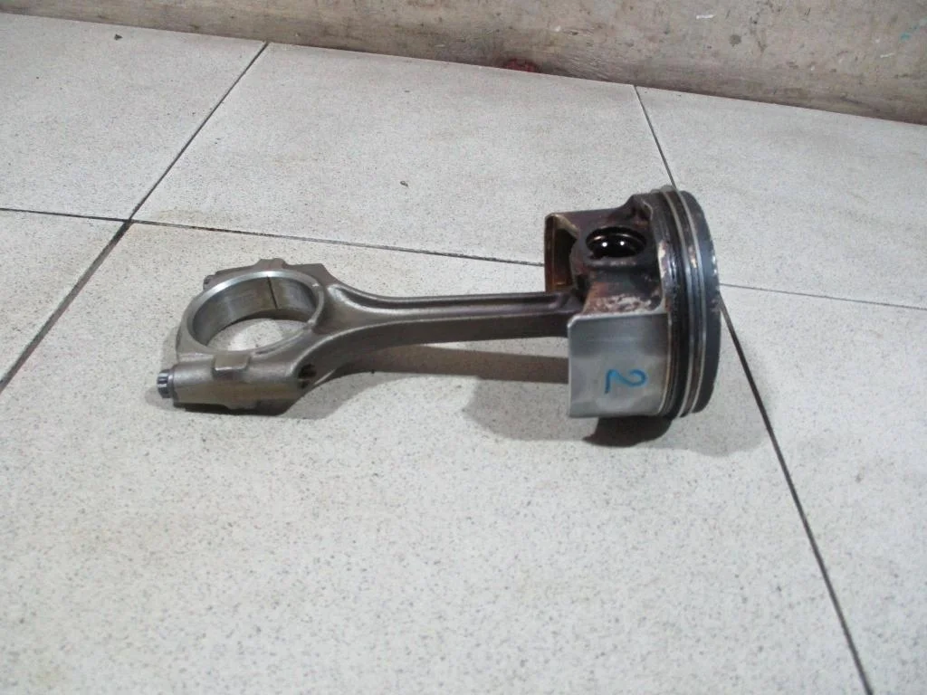 Поршень с шатуном Honda Accord 7 CL