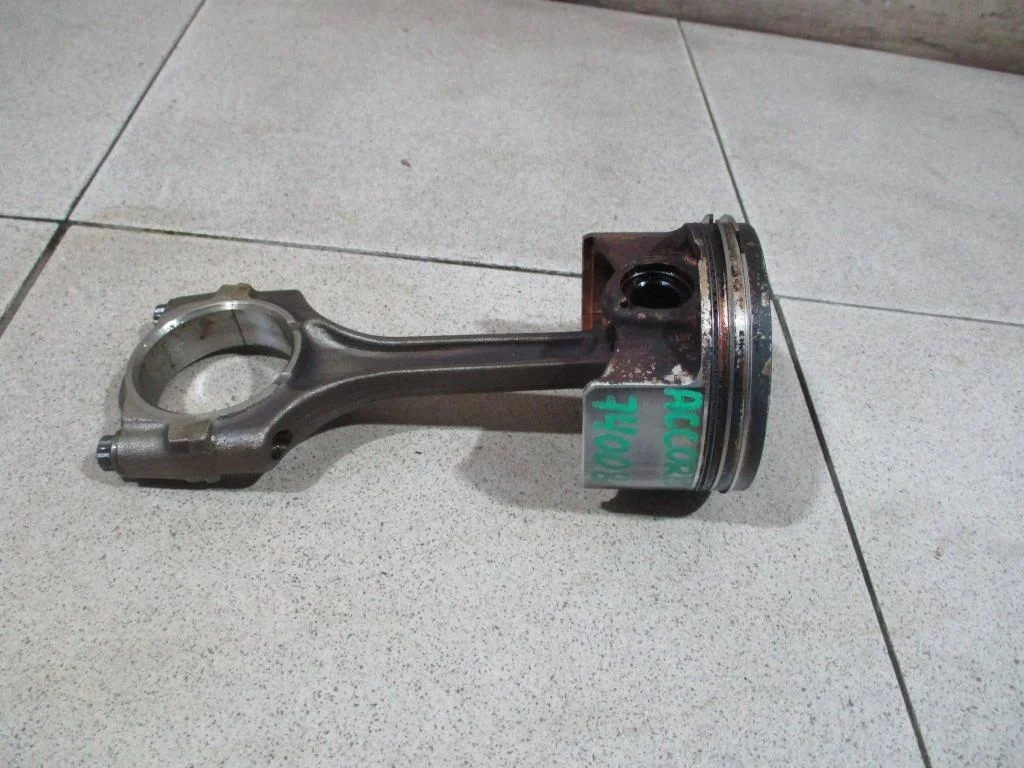 Поршень с шатуном Honda Accord 7 CL