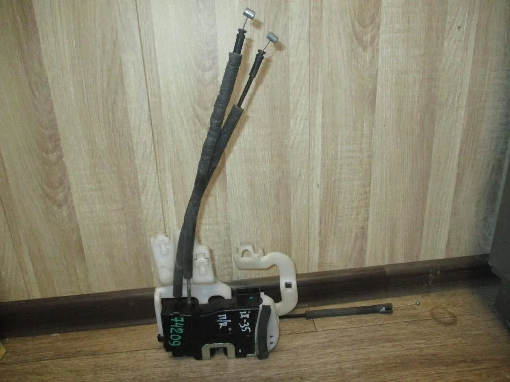 Замок двери передней правой Hyundai ix35 LM