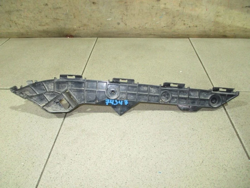 Кронштейн заднего бампера левый Toyota Corolla 2013 E150