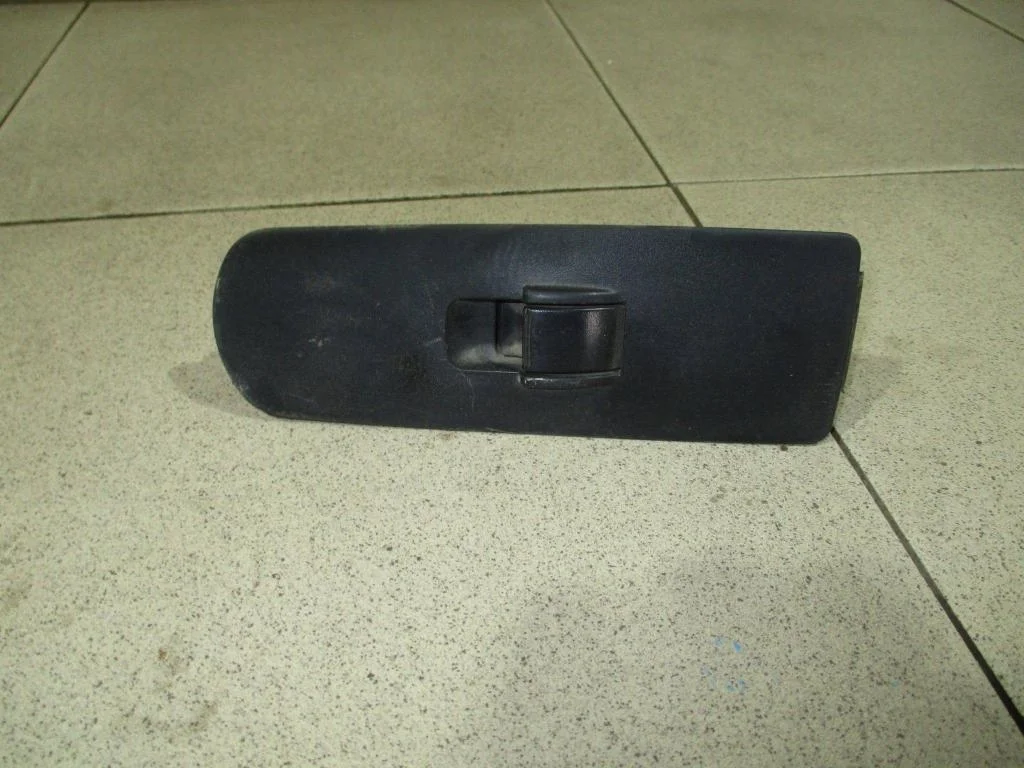 Кнопка стеклоподъемника Mitsubishi Colt 2007 Z3