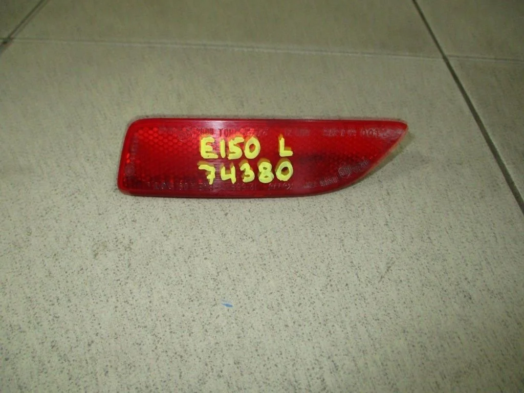 Отражатель в бампер задний левый Toyota Corolla 2013 E150