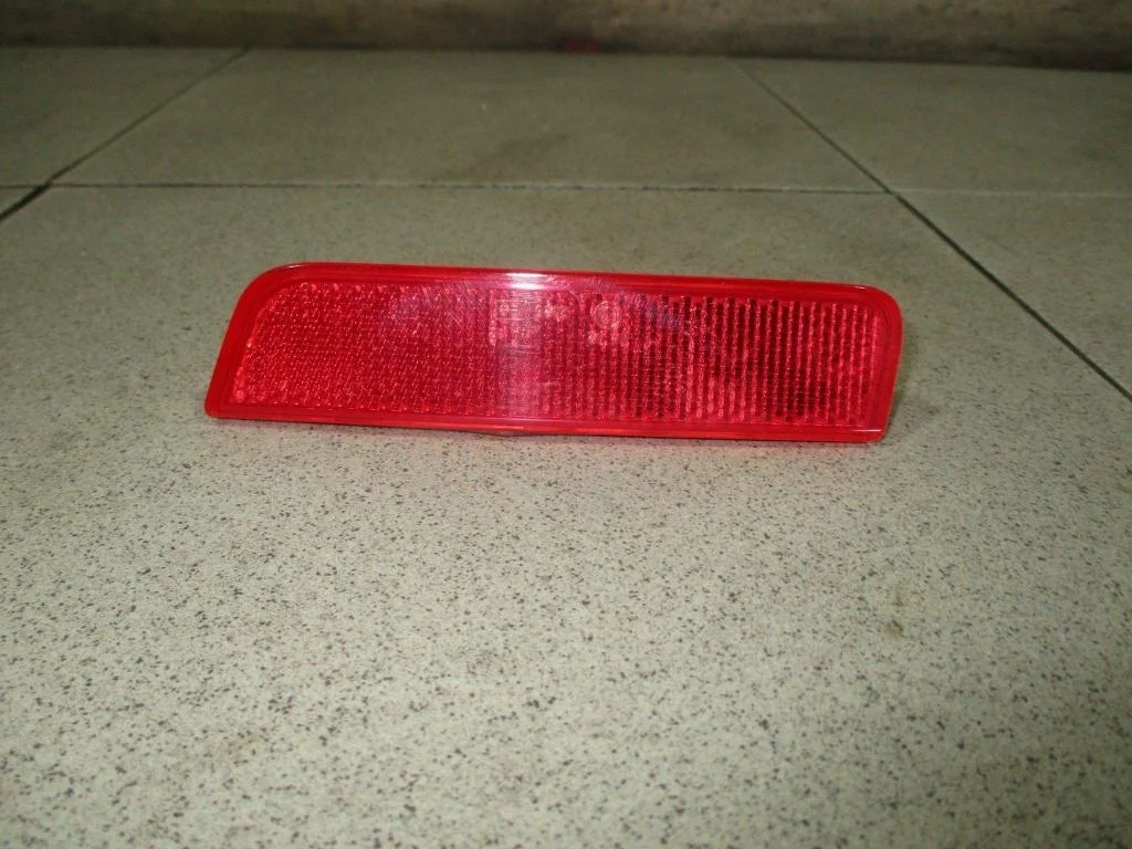 Отражатель в бампер задний правый Renault Duster 1 2012