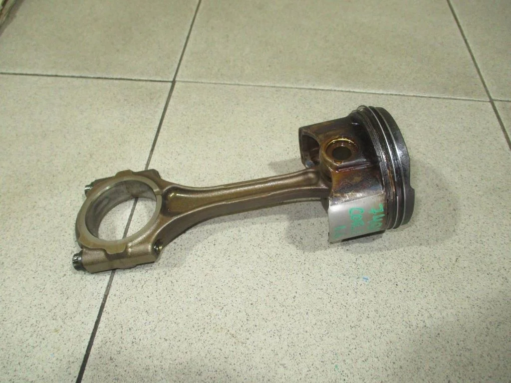 Поршень с шатуном Toyota Corolla E150