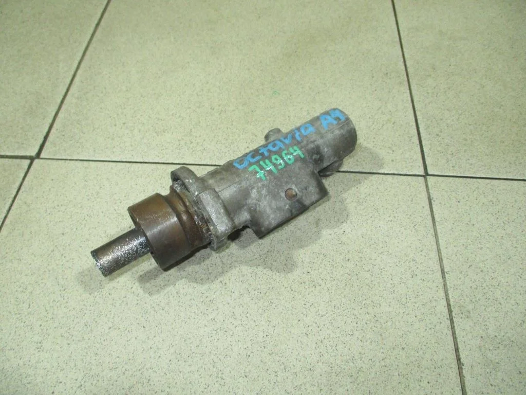 Цилиндр тормозной главный Skoda Octavia 1 2000 A4