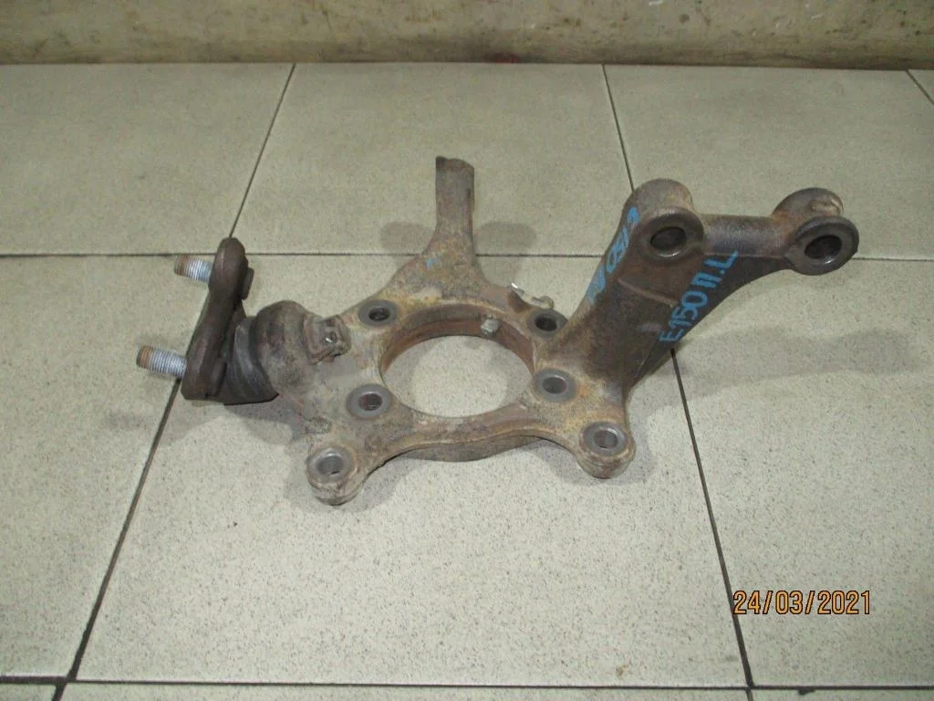 Кулак поворотный передний левый Toyota Corolla 2013 E150