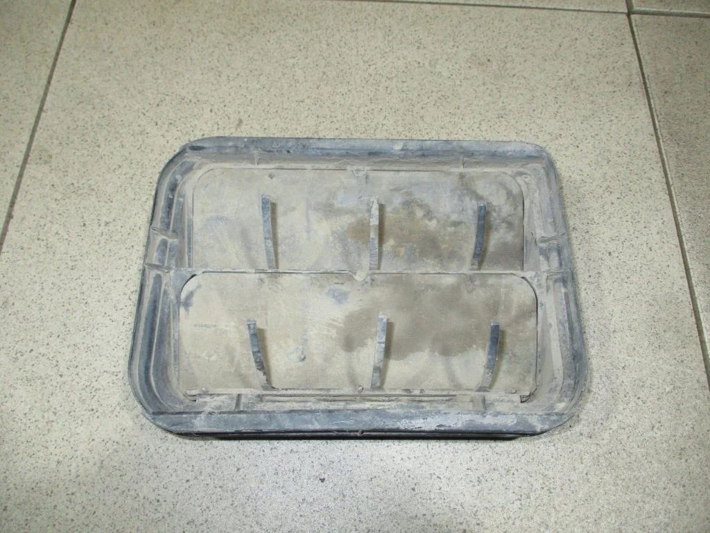 Решетка вентиляционная Renault Logan 1 L90